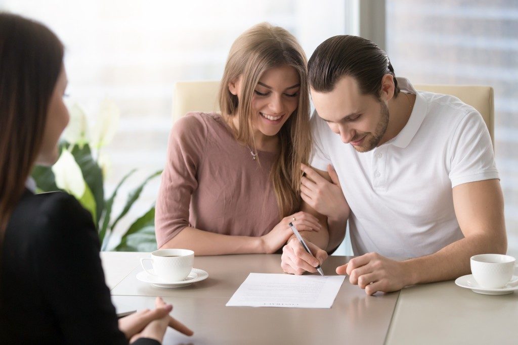Couple signing home offer