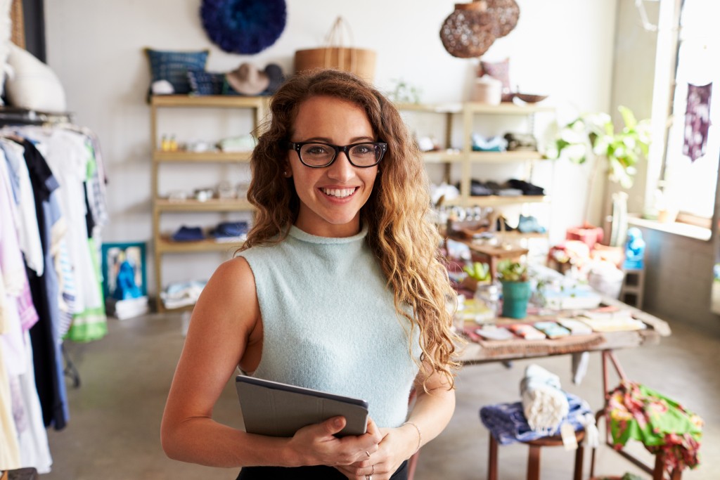 Know the Pros and Cons of Opening a Boutique Store I Strategy