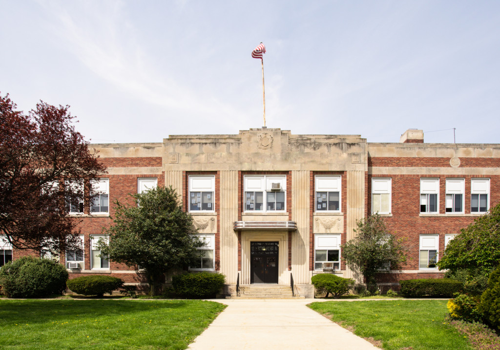 An image of an American school building